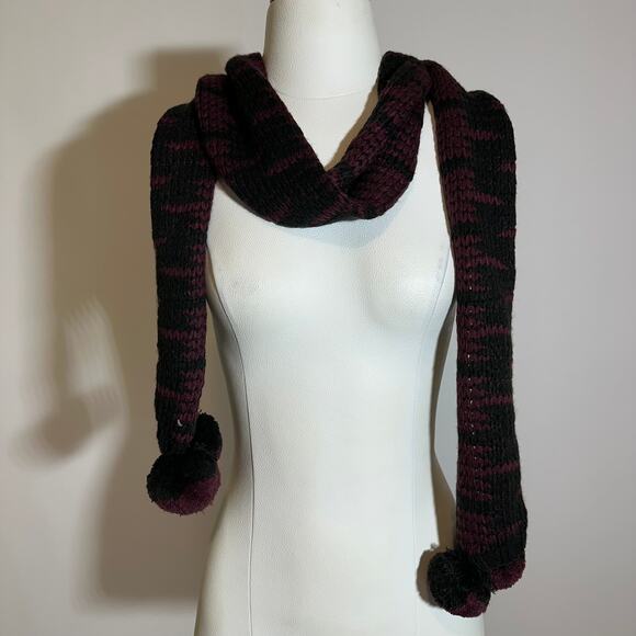 NWOT Libby Edelman Burgundy Black Long Knit Scarf & Beanie Set Pom Poms Winter - Picture 3 of 7
